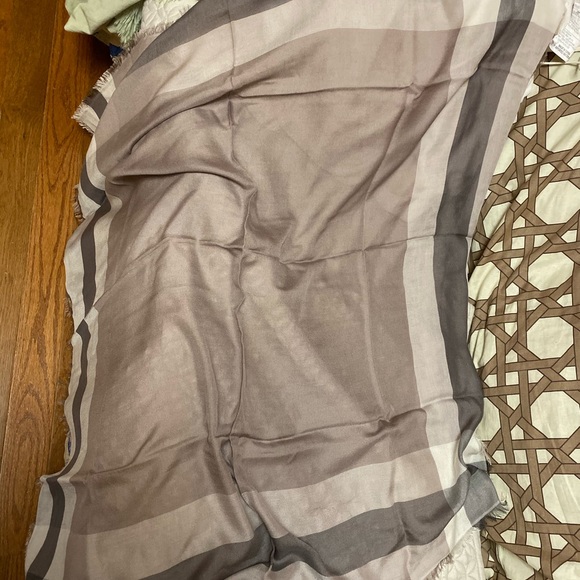 PRICE IS ABSOLUTELY FIRM. COACH Windowpane Challis - Picture 6 of 8